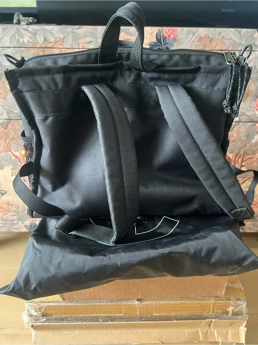 Eastpak sleek black